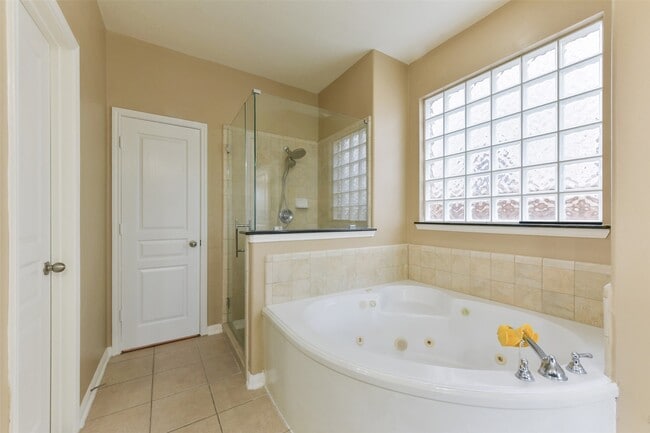 Building Photo - 18111 Blues Point Dr