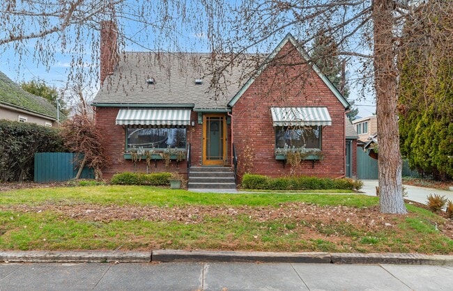 Building Photo - Now renting 3 bedroom House, visit our website at www.stillproperties.com