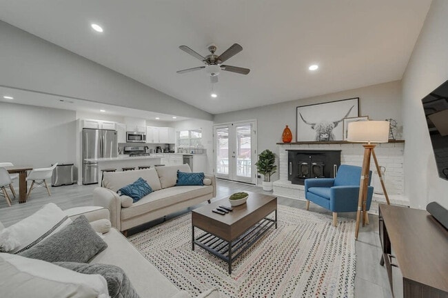 Building Photo - 2922 Clover Valley Dr Unit ID1019472P