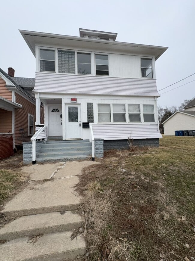 Building Photo - 960 W Delaware Ave Unit 1