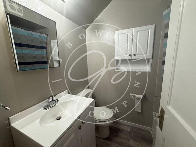 Photo - 3-Bedroom 1 1/2 Bathroom home in West Toledo with Hardwood Floors!