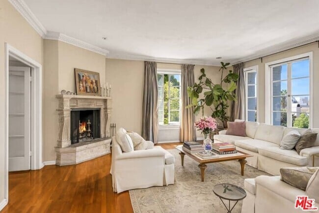 Building Photo - 1416 Havenhurst Dr Unit 2C Rental