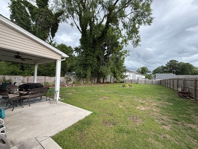 Photo - 4 Bedroom house minutes from Haymont!