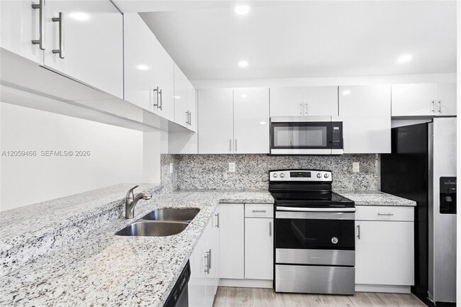 Building Photo - 10145 NW 9th St Unit 101