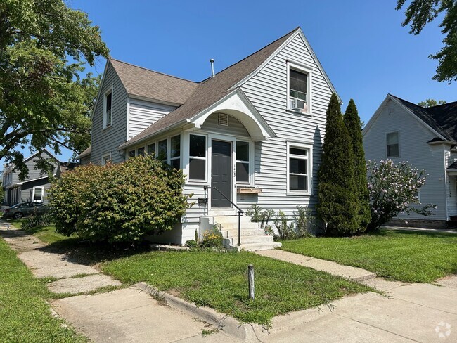 Building Photo - 1403 Columbus Ave Rental