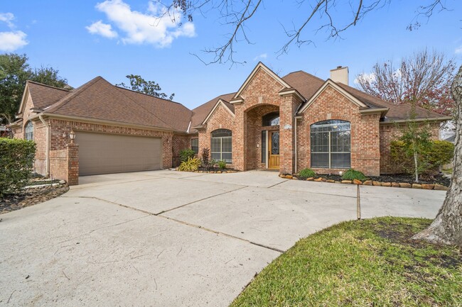 Building Photo - 590 Edgewood Dr