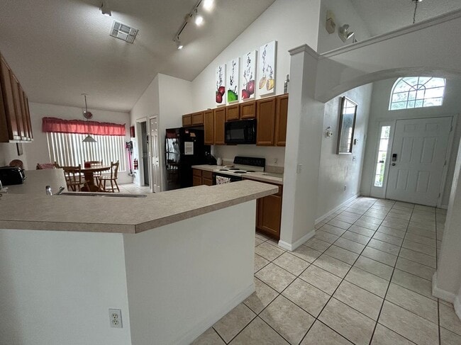 Photo - 232 Lake Shore Pkwy