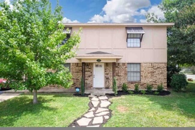 Building Photo - 2 Bed/2 Bath