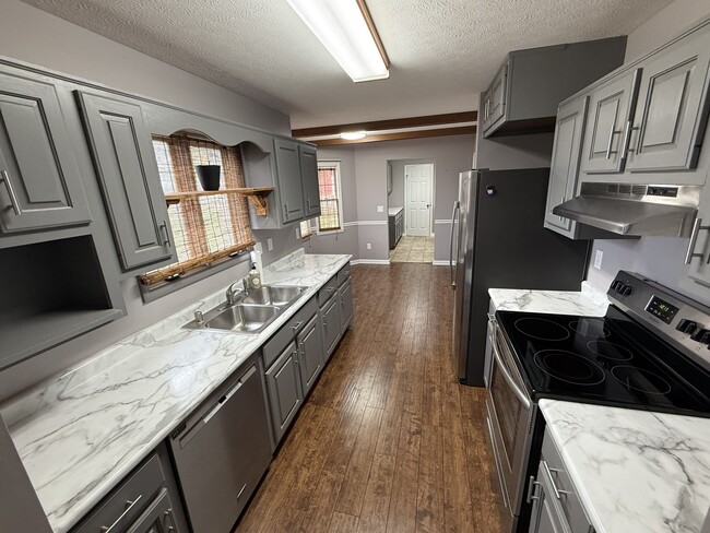 Photo - 3333 Tanner Rd