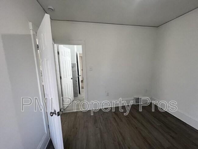 Photo - 3284 N 30th St