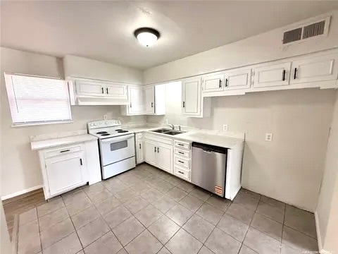 Photo - 525 Cottonwood St