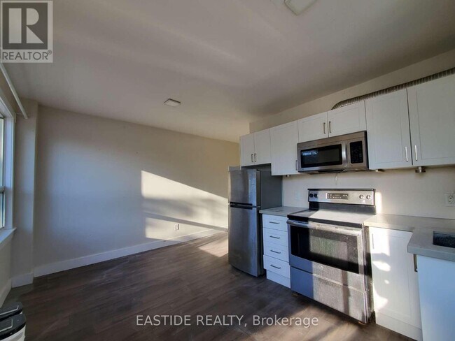 Photo - 212 Monarch Park Ave