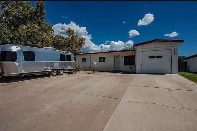 Photo - 1308 Hendrix Ave House