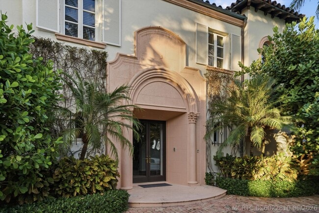 240 N Ocean Blvd