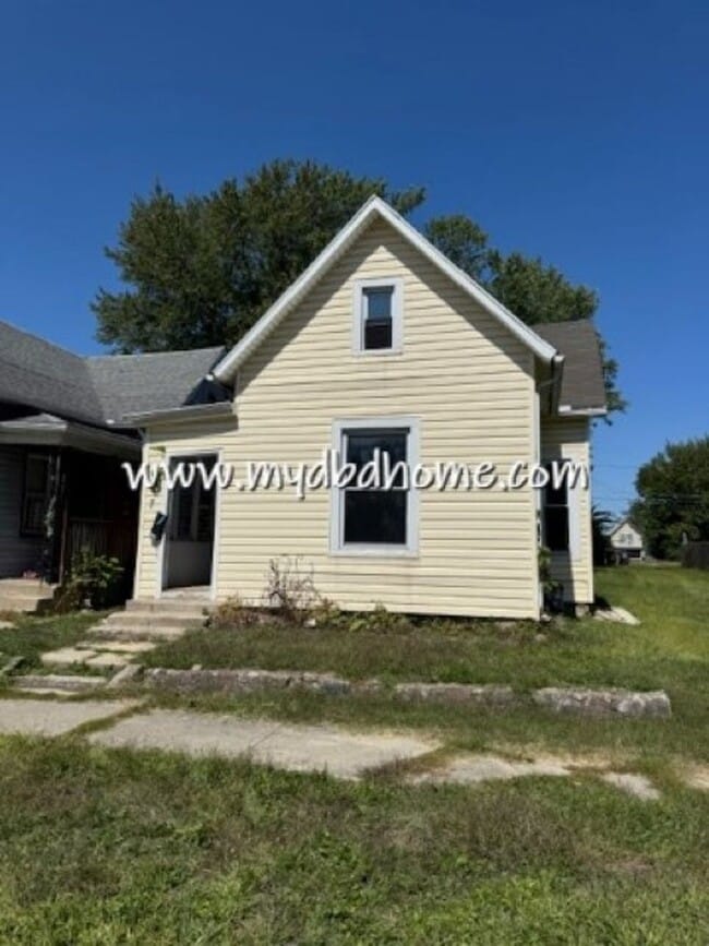 Building Photo - 427 E Taber St Rental