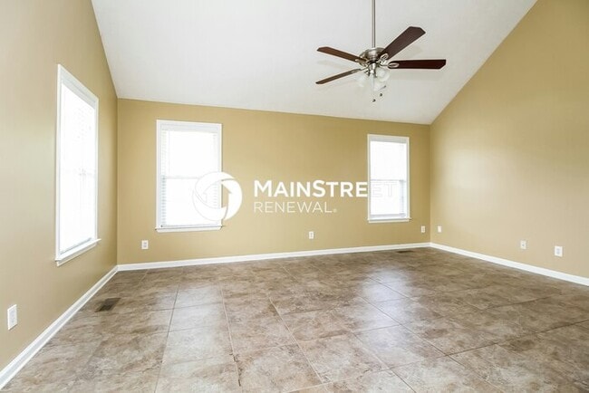Photo - 3 Bedroom Pet-Friendly Home in La Vergne, TN with Main Street Renewal