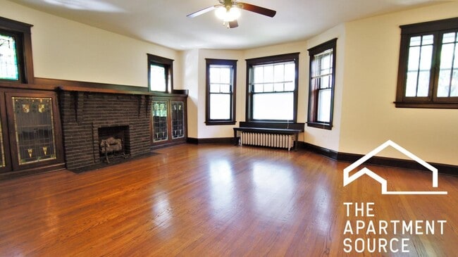 Building Photo - 2825 W Logan Blvd Unit 1