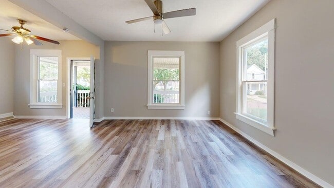 Photo - 982 Collinwood Ave