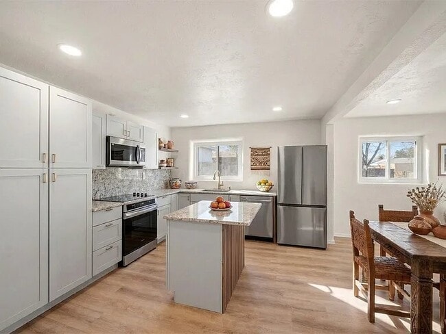 Photo - 1619 Brae St