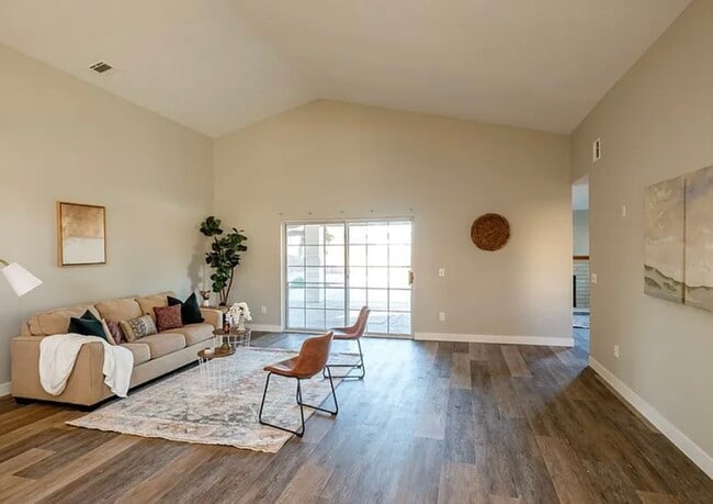 Photo - 17612 El Cajon Dr