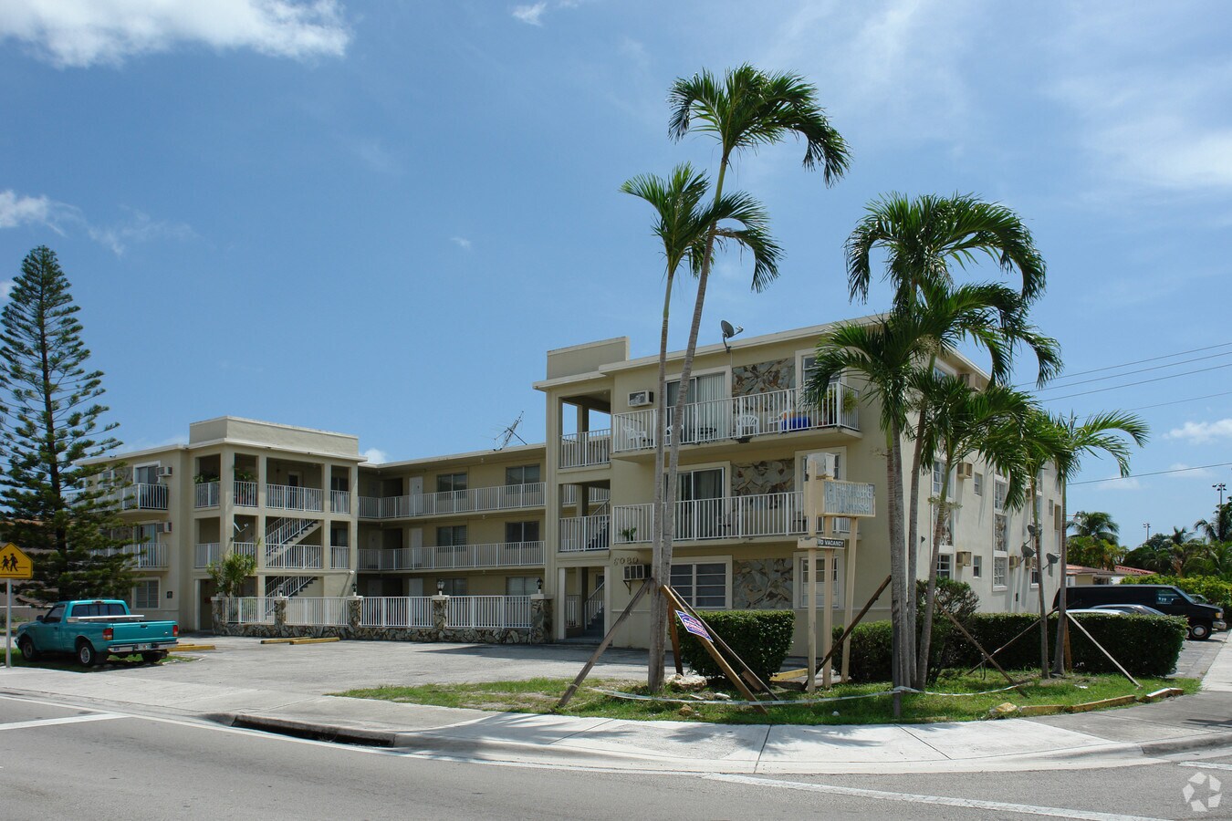 6080 W Flagler Street - 6080 W Flagler St