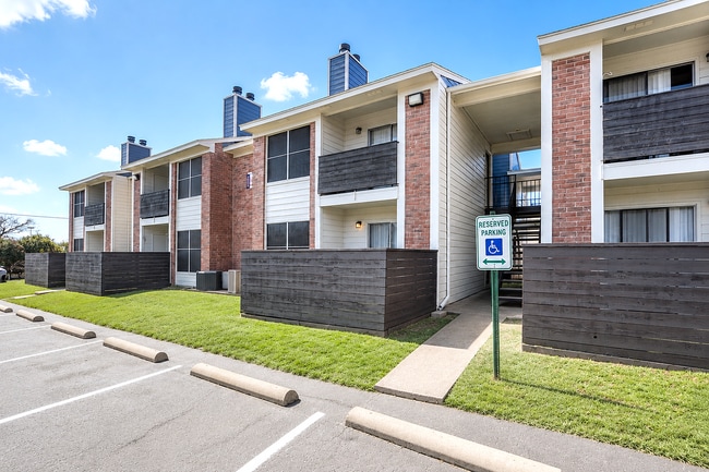 Azur Apartments, Waco, Texas