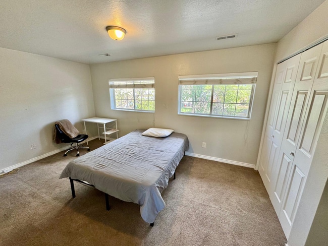 Photo - 546 E Delno Dr