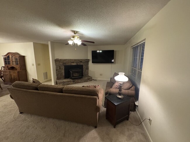 Photo - 863 Woodland Dr