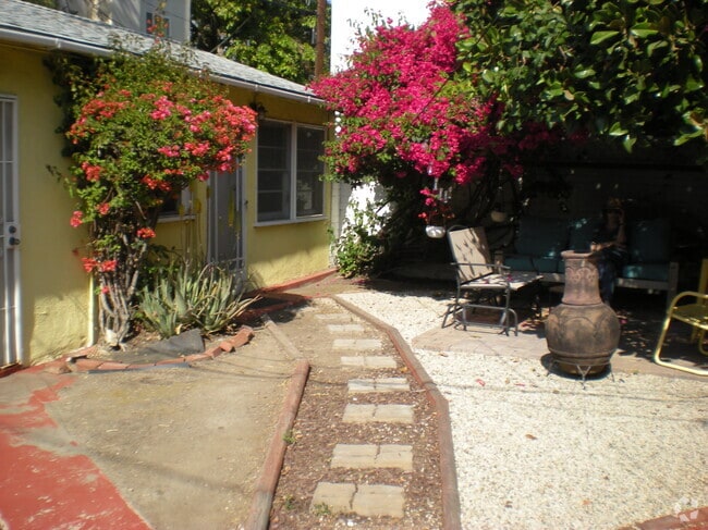 Building Photo - 10657 Woodbridge St Rental