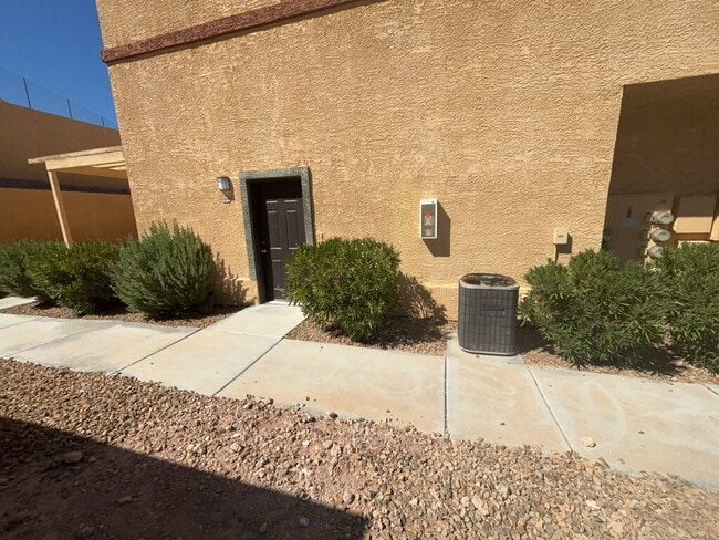 Spacious 3-Bed / 2.5 Bath Oasis: Modern Living in the Heart of Las Vegas!
