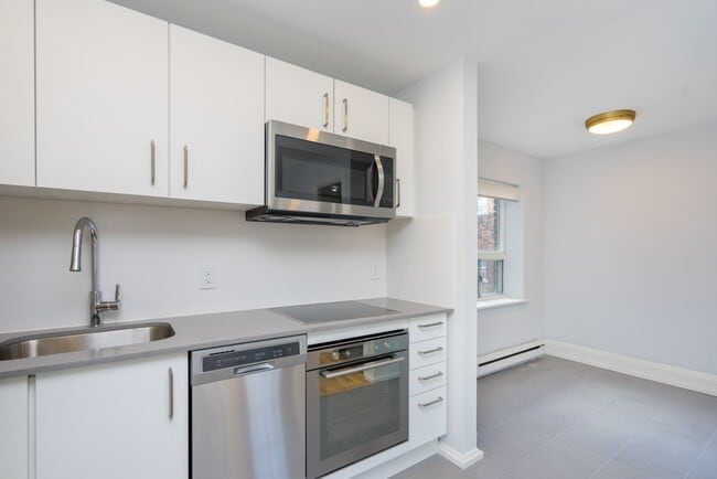 Photo - 110 Oriole Pkwy Unit 201