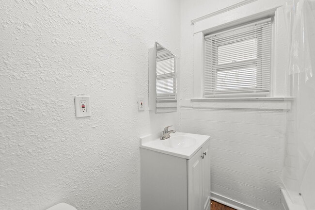 Photo - 2207 E 24th Ter Unidad B