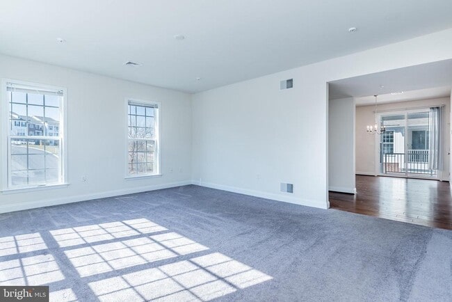 Photo - 1338 Saxton Wy