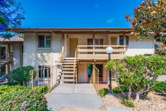 Building Photo - Gorgeous Upper Unit Condo in Fairway Knoll...