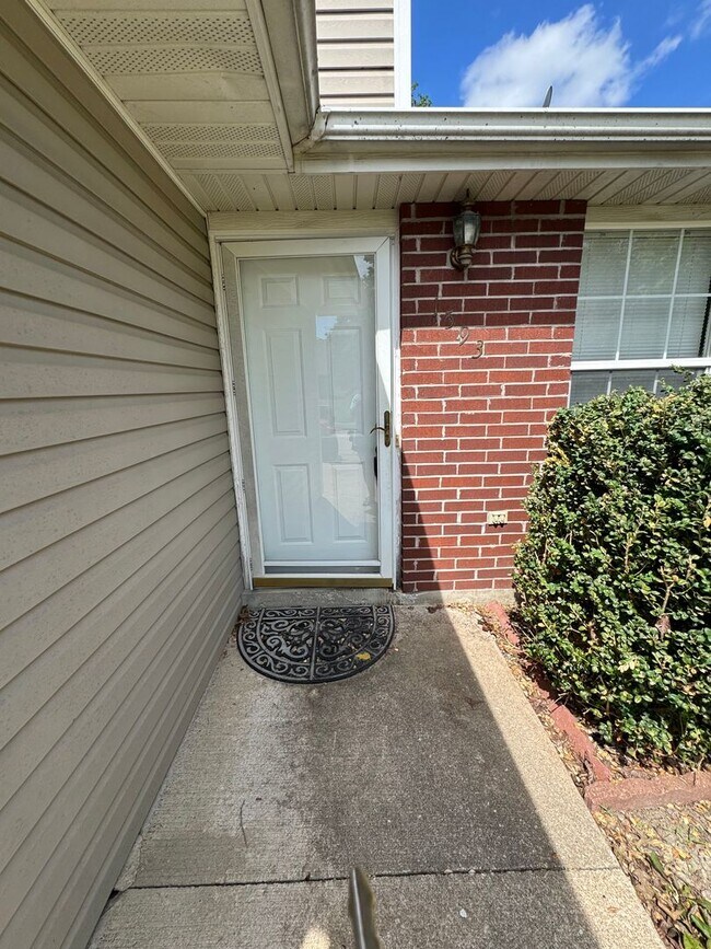 Photo - 1591-1593 N Doulton Dr Unit 1591