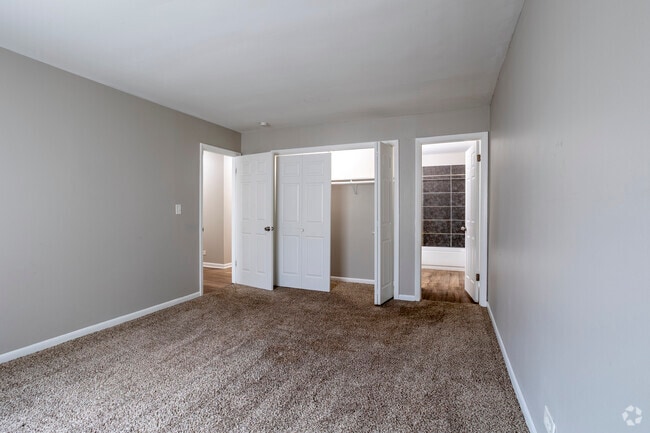 2BR, 2BA - 975SF - Primary Bedroom