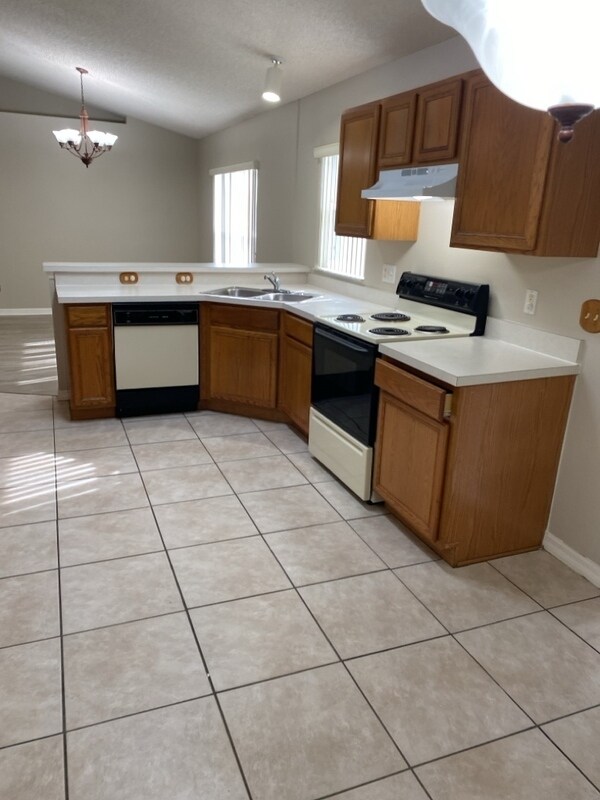 Photo - 14012 Rensselaer Rd