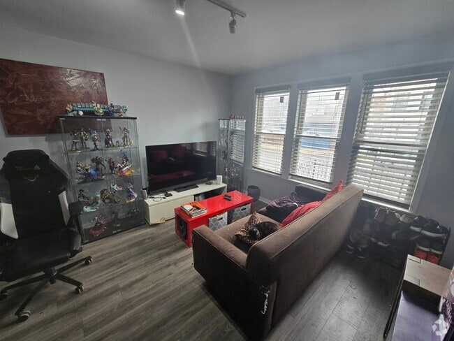 Building Photo - 711 N Elizabeth St Unit 1F Rental