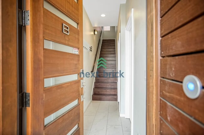 Photo - 2 BED & 1.5 BATH TOWNHOME FOR RENT