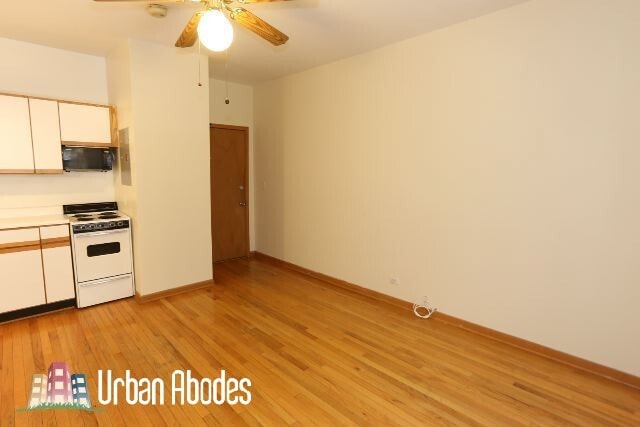 Photo - 633 W Barry Unit A07C