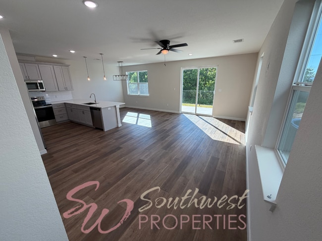 Photo - FOUR bedroom townhouse. Off campus living with easy, close to campus style!