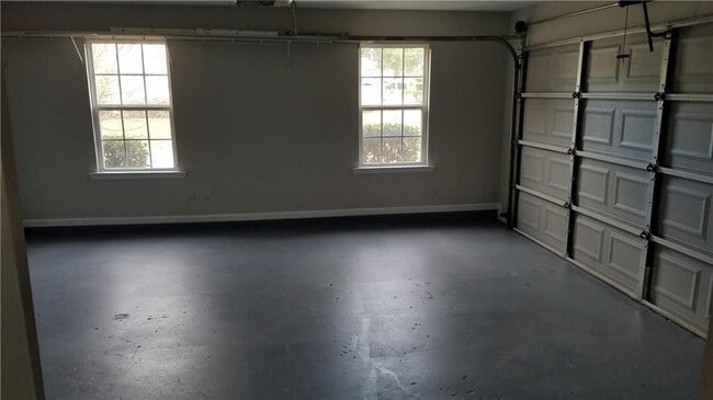 Photo - 3652 Roxfield Dr NE