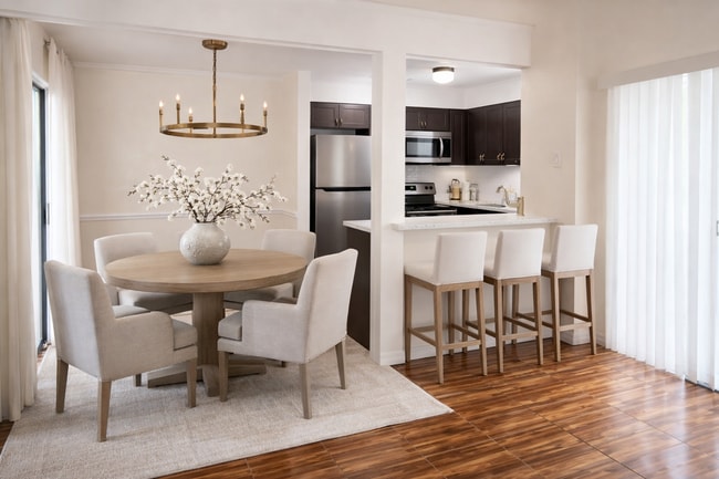 Photo - Beautiful Remodeled 1/1 Condo x Rent @ Winter Park in front of Full Sail. Unidad 146