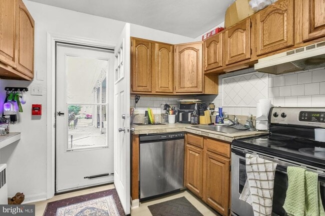 Building Photo - 350 Green Ln Unit 1F Rental