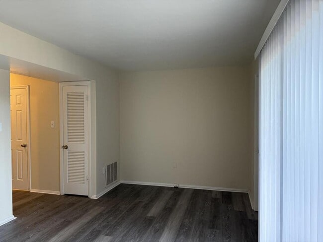 Photo - 6621 Stoney Point S