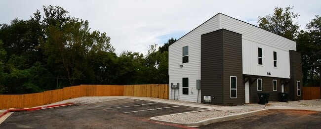 Building Photo - 1158 E Earle St