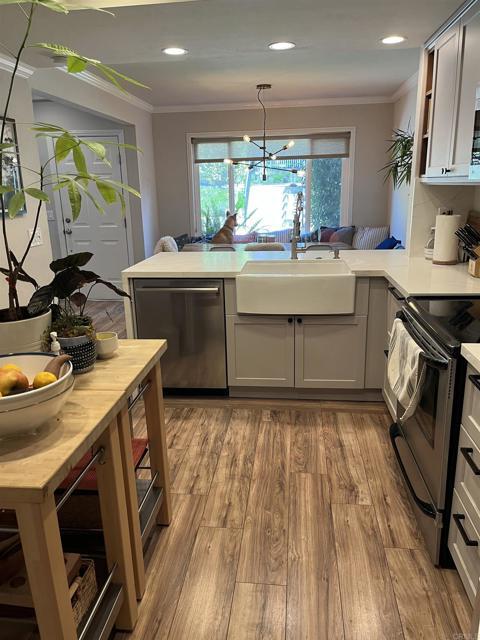 Photo - 663 S Cedros Ave