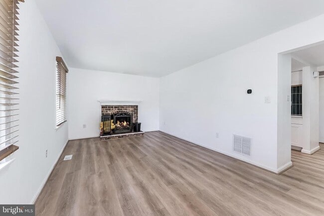 Photo - 818 Sycamore Ct