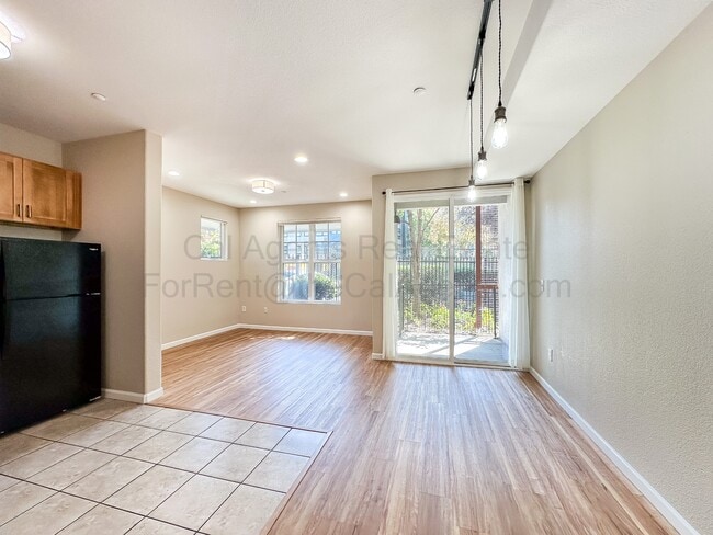 Building Photo - 1121 40th St Rental