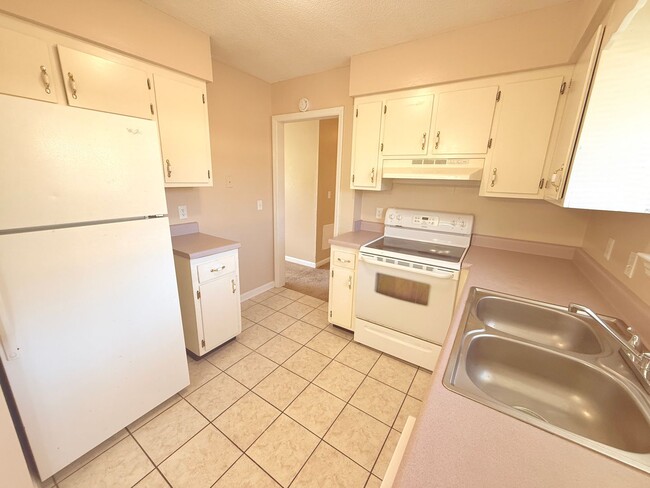 4753 Tessie Ln